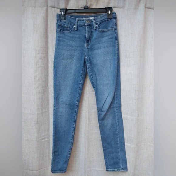 Levi's Women's Skinny Jeans in Blue - Picture 1 of 3